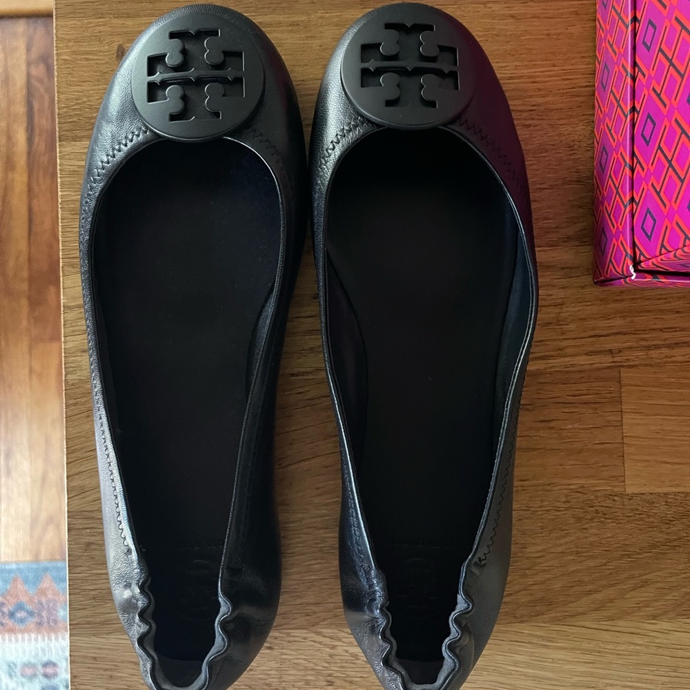 NEVER WORN - Tory Burch Flats